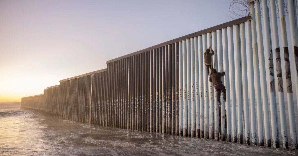 The danger of migrating: in just one year, 894 deaths on the US border