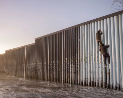 The danger of migrating: in just one year, 894 deaths on the US border