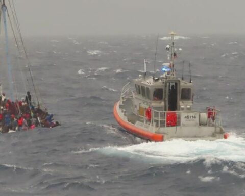 The number of Cubans killed in a shipwreck in the Florida Keys rises to 10