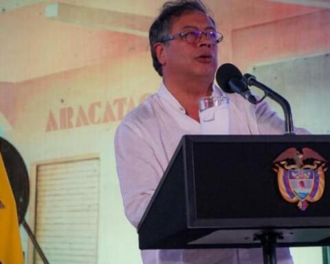 'The poor want everything for free': Petro responds to senator Cabal