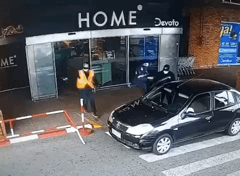 The step by step of the assault on the Portones Shopping jewelry store, and how one of the thieves fell