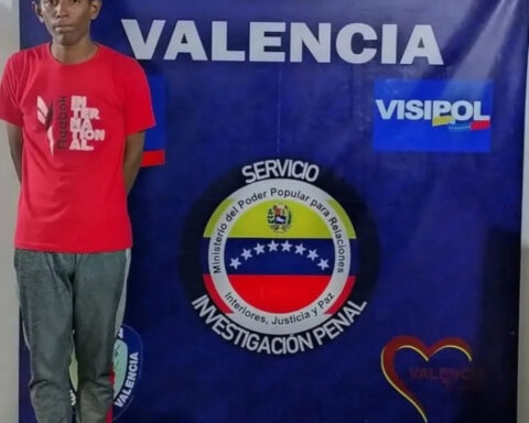 They arrest a room involved in lewd acts during Expo Valencia
