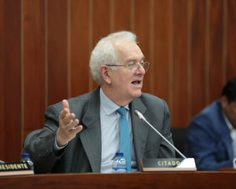 They ask the Minister of Finance to resign from Columbia University