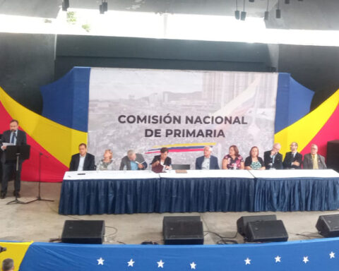 They organize a dialogue table to propose ideas to the opposition primary process