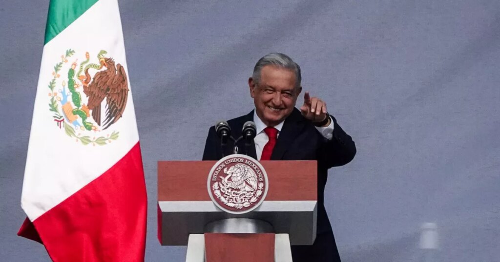 They prepare the stage for AMLO's message in the Zócalo;  announce road closures