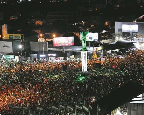 They see that the strike met its objective, and they suggest that there be new strategies