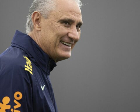 Tite does not confirm replacements for Danilo and Neymar in game against Switzerland
