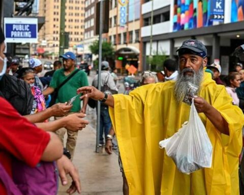 To what levels do poverty, inequality and corruption reach in the US and how do they compare with Latin America