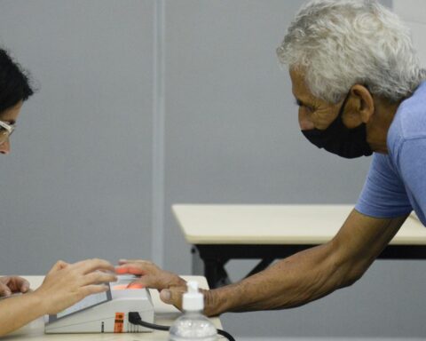 Today ends the deadline for a poll worker to justify his absence in the second round