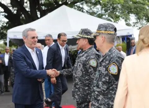Presidente Abinader visita instalaciones de Operaciones Especiales
