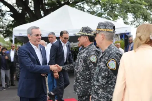 Presidente Abinader visita instalaciones de Operaciones Especiales