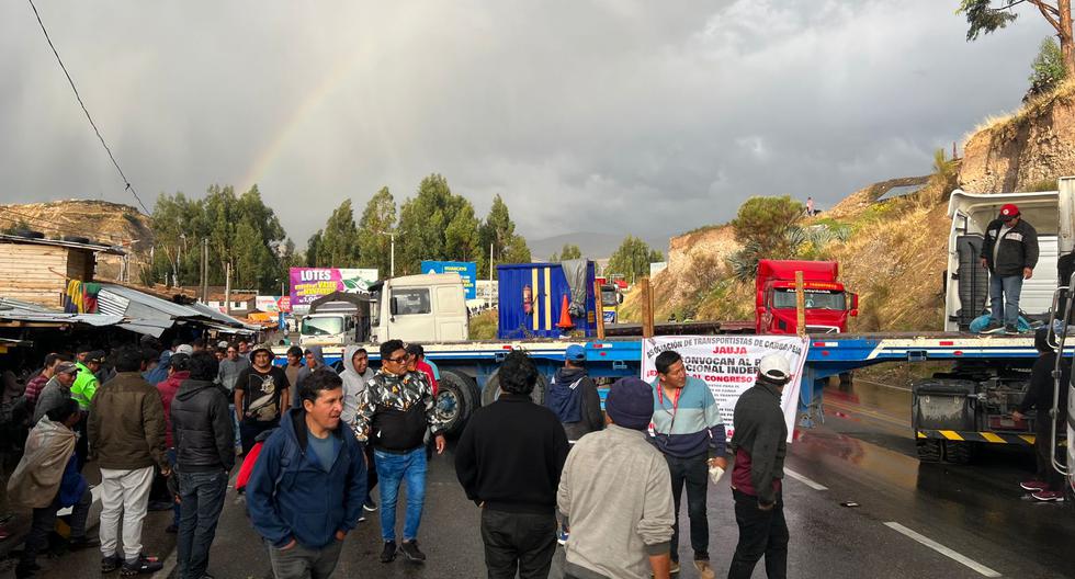 Transport strike on the first day was blocked at various points in the Junín region