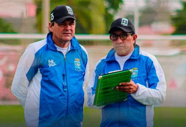 'Tucho' Antelo, trainer of Blooming:  "I see it as very difficult (for the Clausura to restart) due to the players' contract"