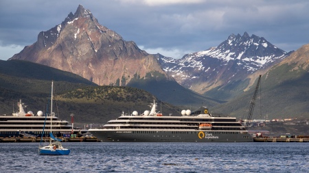 Two American tourists on an Antarctic cruise have died