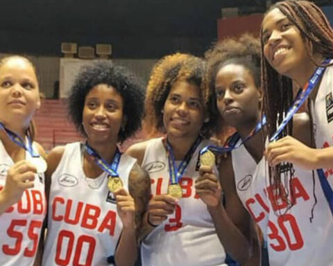 Two Cuban basketball players and two rowers take advantage of their stay in Mexico to elope