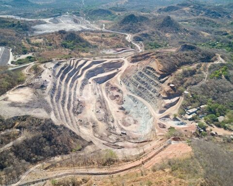 Two companies give up four mining concessions in the North Caribbean