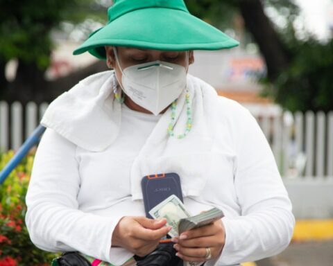 US remittances "oxygenate" to almost 1 million homes in Nicaragua