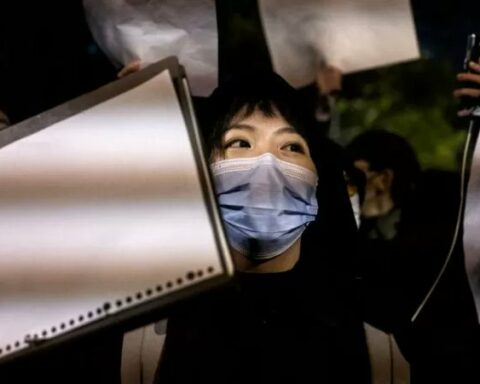 US responds cautiously to discontent in China and asks to respect protests