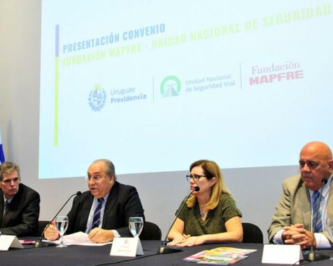 Unasev will distribute driver education material in 100 educational centers throughout the country