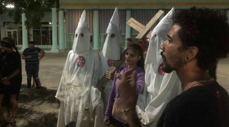 Uneac calls for criminal punishment against young Cubans disguised as Ku Klux Klan