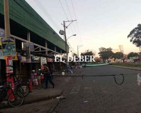 Unionists from the Belén market abide by the indefinite strike at blockade points in demand of the census in 2023