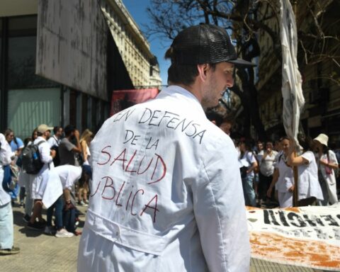 Unrecognized health professionals, residents and attendees from Buenos Aires will mobilize