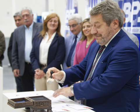 Uruguayan Mail presented a commemorative stamp of the 55th.  bps anniversary