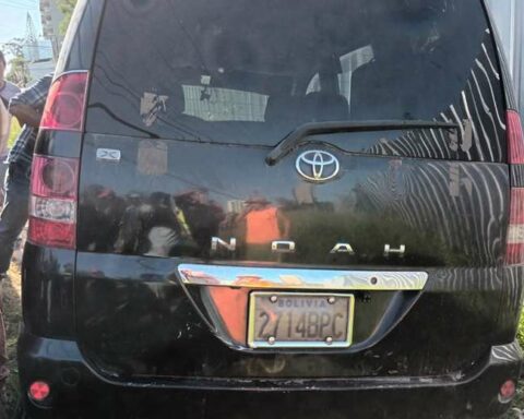 Van ran over two people who were on a motorcycle and in their attempt to escape collided with a blocking point