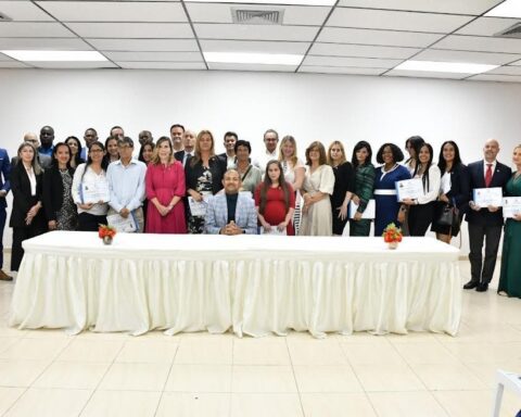 Vázquez Martínez swears foreigners as Dominicans