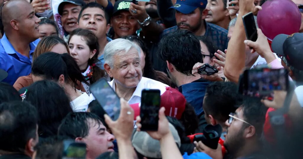 Vehicle approaches AMLO, but the president decides to continue marching on foot