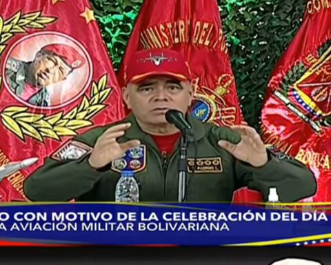 Venezuela celebrates 102 years of military aviation and 30 of rebellion