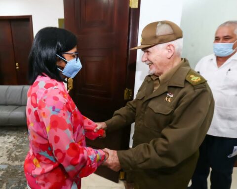 Vice President received the Deputy Prime Minister of Cuba Ramiro Valdés