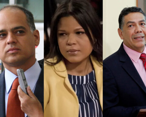 Video of Lacava's "Superhero Chávez" Unleashes "Atajaperros" Among Chavismo Figures