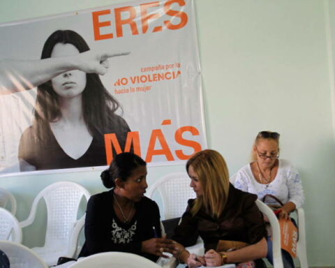 Cuba, Campaña por la no violencia contra la