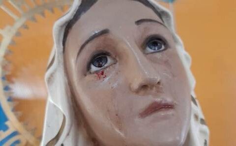 Virgin who cries blood did the miracle to a man who suffered from a 7-kilo tumor