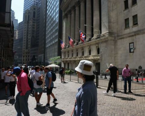 Wall Street closes week with losses after Fed decisions