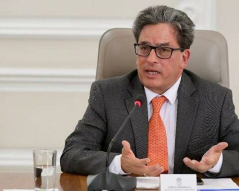 What follows after the departure of Carrasquilla from the Bank of the Republic?