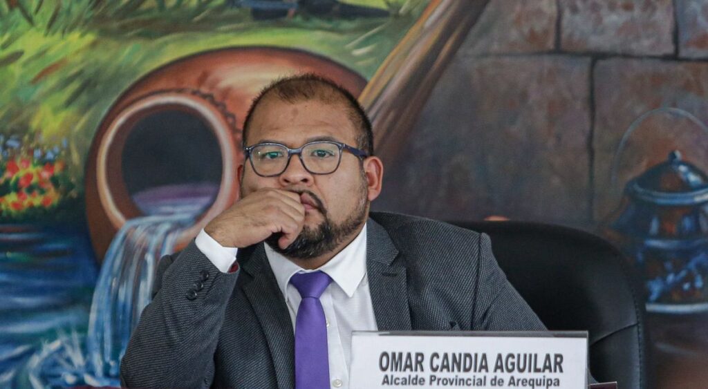 Where is Omar Candia?  The mayor of Arequipa has been on the run since November 18