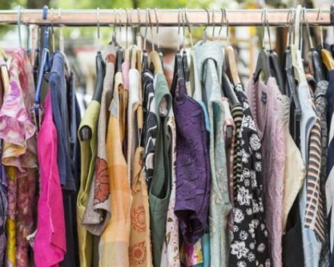 Who are the ones who buy second-hand clothes the most in Colombia?