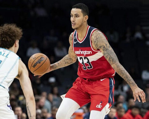 Wizards hand Hornets fifth straight loss