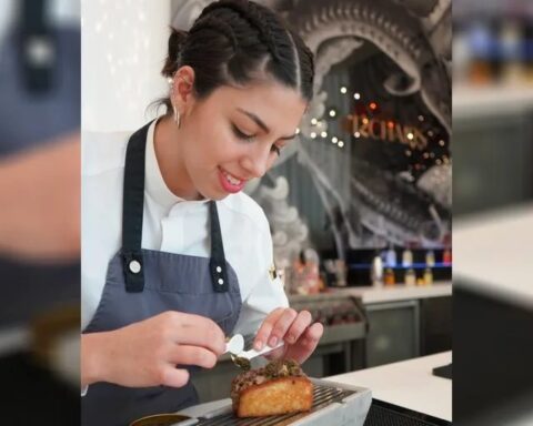 Woman says she was threatened in Qatar for dressing "very provocative""