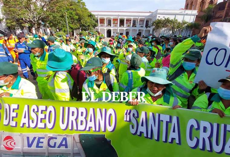 1,200 Vega Solvi officials ask to be rehired in the new urban cleaning company