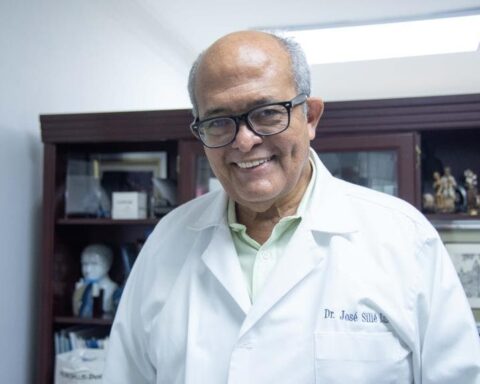 Silié Ruiz was a graduate of the London Institute of Neurology, where he achieved the rank of Fellow Researcher.