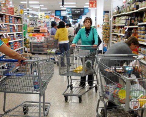 3 out of 4 workers do not earn enough for two food baskets