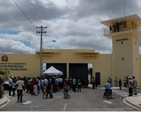 The DGSPC stated that a quick security operation by the special forces of the Higüey Penitentiary System stopped and dismantled the plan that the inmates intended to execute, taking advantage of today's flow of visits.
