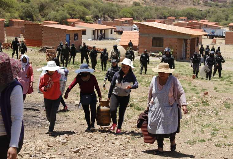 80 families are evicted from a farm in Cochabamba, they were illegally settled