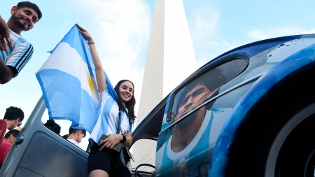 A crowd celebrated the triumph of Argentina and the pass to the quarterfinals at the Obelisk