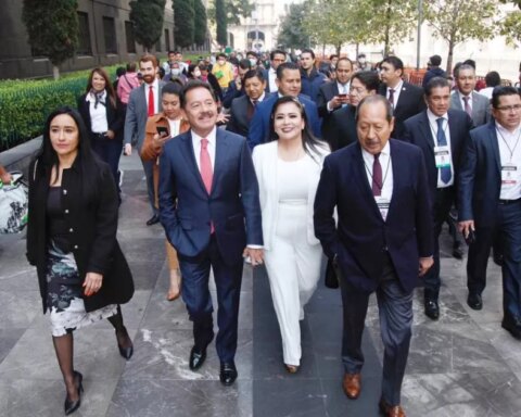 AMLO meets with senators and deputies to evaluate progress and pending