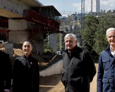 AMLO promises to finish the Mexico-Toluca Interurban Train by December 2023