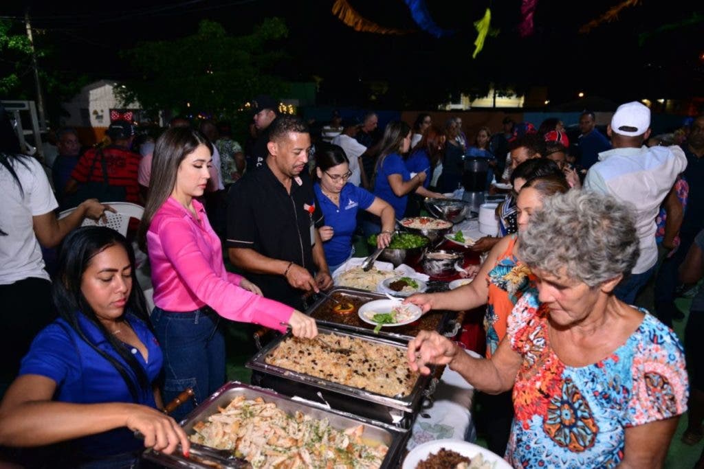 Abel Martínez celebrates 3 dinners in different places in Santiago